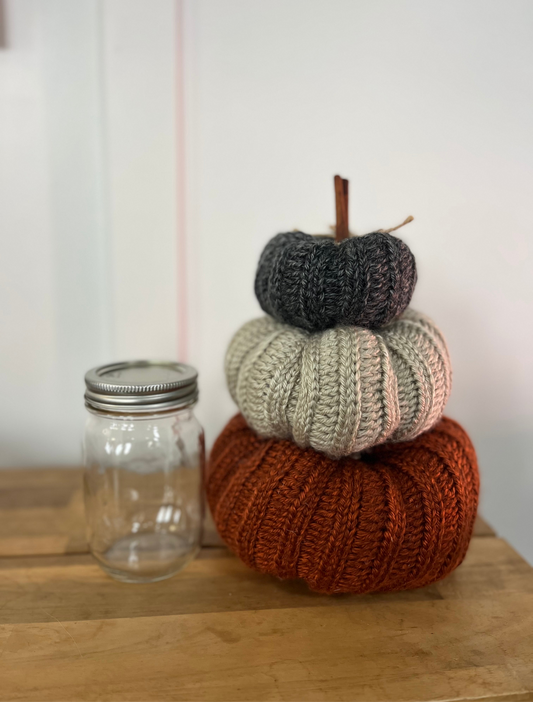 Triple pumpkin stack (solid)